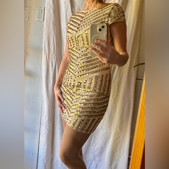 Gold sequin dress with low back - Picture 12 of 15